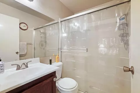 Bath - 1623 Sutter Ln, Lodi, CA 95240 photo 2 of 2