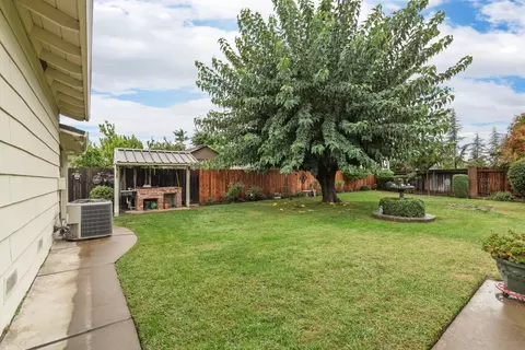 Exterior - 1623 Sutter Ln, Lodi, CA 95240 photo 10 of 11