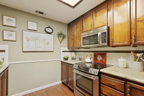 Kitchen - 1623 Sutter Ln, Lodi, CA 95240 photo 4 of 5