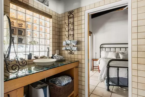 Bath - Undisclosed, Red Bluff, CA 96080 photo 2 of 6