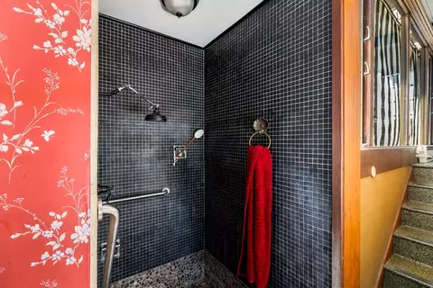 Bath - Undisclosed, Red Bluff, CA 96080 photo 6 of 6