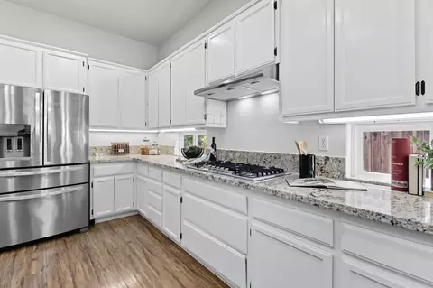 Kitchen - 1527 Rio Grande St, Davis, CA 95616 photo 5 of 8