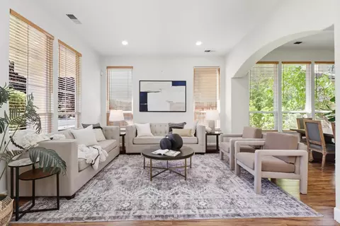 Living - 1527 Rio Grande St, Davis, CA 95616 photo 2 of 6