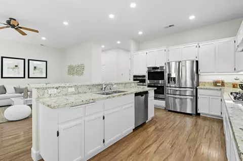Kitchen - 1527 Rio Grande St, Davis, CA 95616 photo 4 of 8