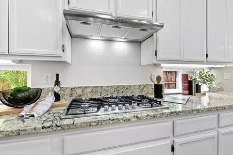 Kitchen - 1527 Rio Grande St, Davis, CA 95616 photo 6 of 8