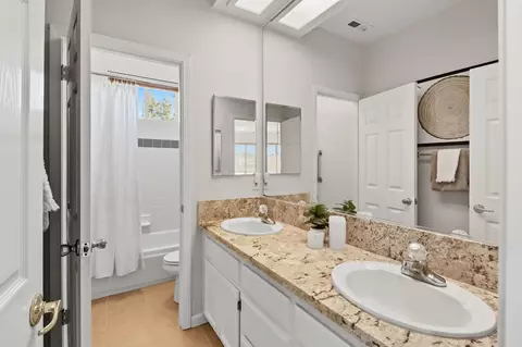 Bath - 1527 Rio Grande St, Davis, CA 95616 photo 3 of 4