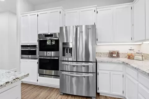 Kitchen - 1527 Rio Grande St, Davis, CA 95616 photo 7 of 8