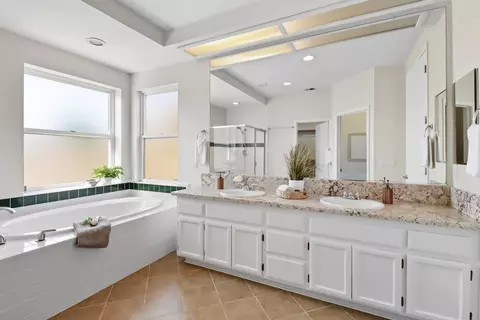 Bath - 1527 Rio Grande St, Davis, CA 95616 photo 1 of 4