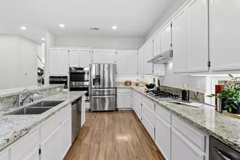 Kitchen - 1527 Rio Grande St, Davis, CA 95616 photo 3 of 8