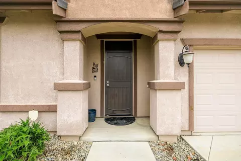 Entry Way - 407 Northampton Way, Newman, CA 95360 photo 1 of 5