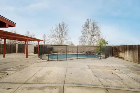 Exterior - 407 Northampton Way, Newman, CA 95360 photo 14 of 18