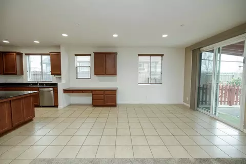 Living - 407 Northampton Way, Newman, CA 95360 photo 3 of 10