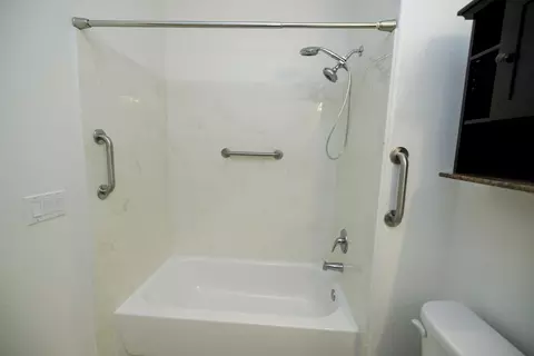 Bath - 407 Northampton Way, Newman, CA 95360 photo 2 of 7