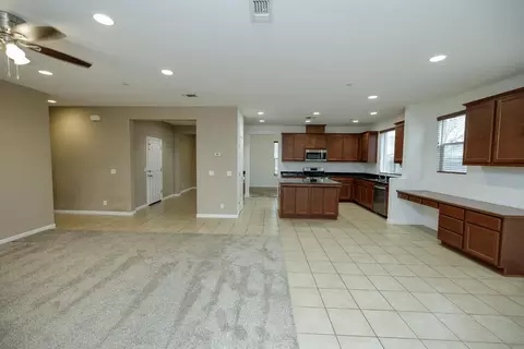 Living - 407 Northampton Way, Newman, CA 95360 photo 9 of 10