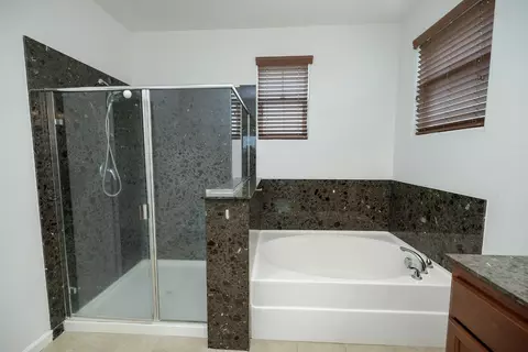 Bath - 407 Northampton Way, Newman, CA 95360 photo 7 of 7