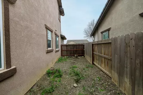 Exterior - 407 Northampton Way, Newman, CA 95360 photo 15 of 18
