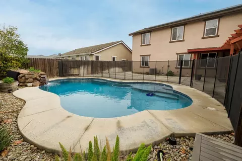 Exterior - 407 Northampton Way, Newman, CA 95360 photo 2 of 18