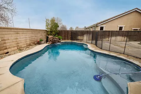 Exterior - 407 Northampton Way, Newman, CA 95360 photo 3 of 18