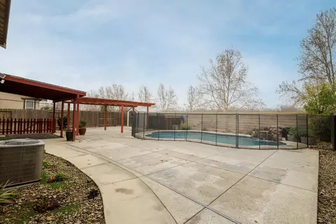 Exterior - 407 Northampton Way, Newman, CA 95360 photo 10 of 18