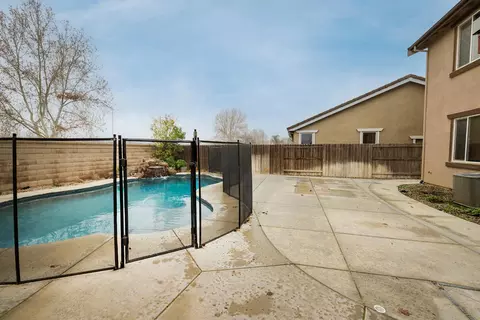 Exterior - 407 Northampton Way, Newman, CA 95360 photo 13 of 18