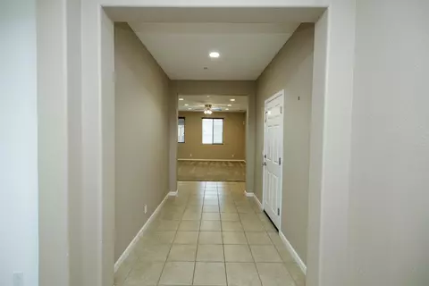Entry Way - 407 Northampton Way, Newman, CA 95360 photo 4 of 5