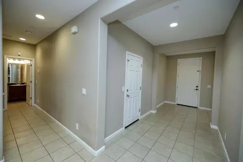 Entry Way - 407 Northampton Way, Newman, CA 95360 photo 3 of 5