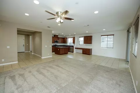 Living - 407 Northampton Way, Newman, CA 95360 photo 8 of 10