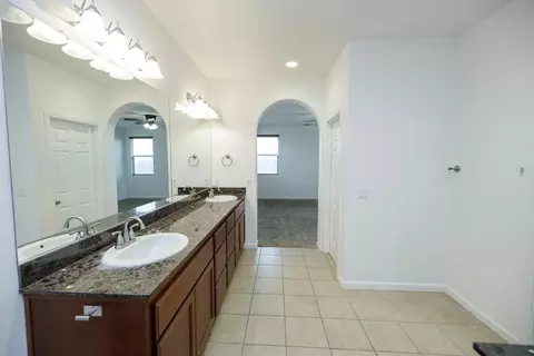 Bath - 407 Northampton Way, Newman, CA 95360 photo 5 of 7