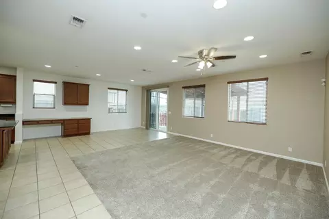 Living - 407 Northampton Way, Newman, CA 95360 photo 1 of 10