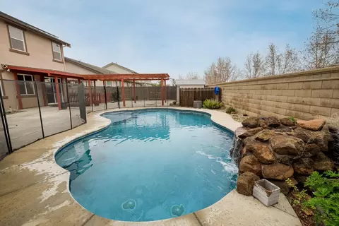 Exterior - 407 Northampton Way, Newman, CA 95360 photo 5 of 18