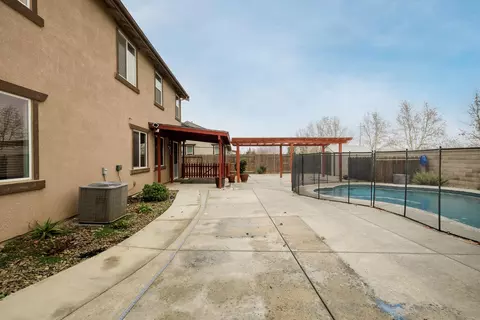 Exterior - 407 Northampton Way, Newman, CA 95360 photo 11 of 18