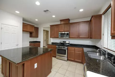 Kitchen - 407 Northampton Way, Newman, CA 95360 photo 1 of 7