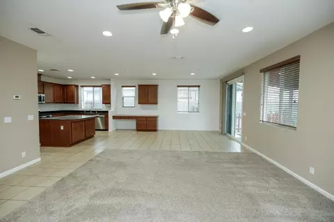 Living - 407 Northampton Way, Newman, CA 95360 photo 4 of 10