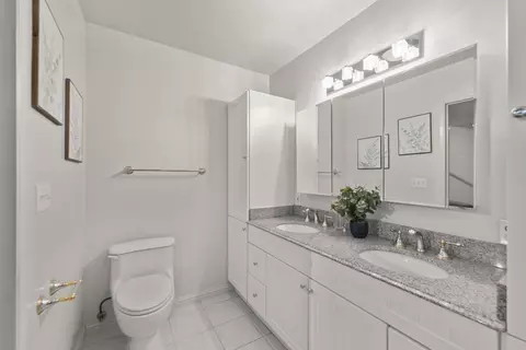Bath - 76 Riverknoll Pl, Carmichael, CA 95608 photo 4 of 10