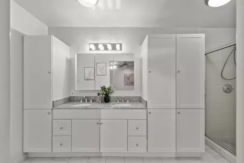 Bath - 76 Riverknoll Pl, Carmichael, CA 95608 photo 2 of 10