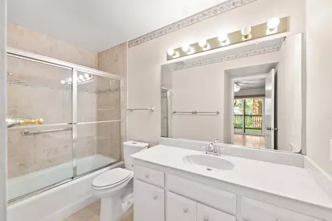 Bath - 76 Riverknoll Pl, Carmichael, CA 95608 photo 9 of 10