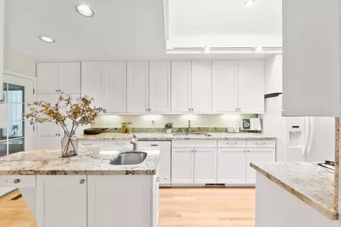 Kitchen - 76 Riverknoll Pl, Carmichael, CA 95608 photo 4 of 5