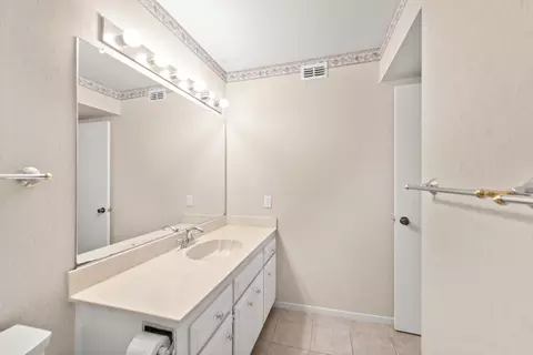 Bath - 76 Riverknoll Pl, Carmichael, CA 95608 photo 10 of 10