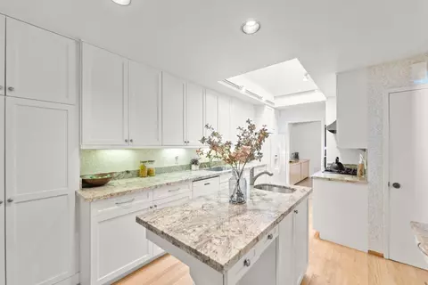Kitchen - 76 Riverknoll Pl, Carmichael, CA 95608 photo 3 of 5