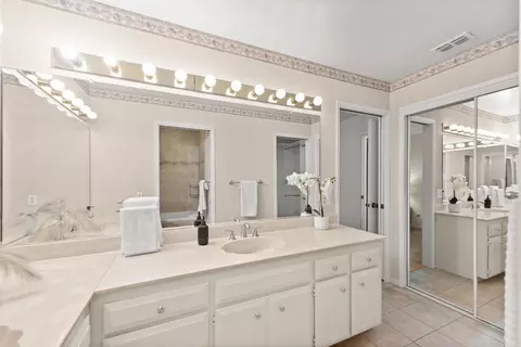 Bath - 76 Riverknoll Pl, Carmichael, CA 95608 photo 7 of 10