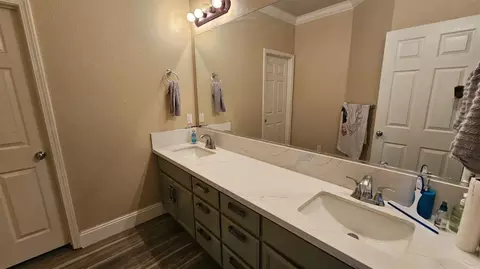 Bath - 3703 Brookstone Dr, Turlock, CA 95382 photo 3 of 5
