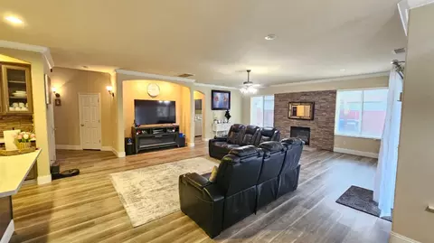 Living - 3703 Brookstone Dr, Turlock, CA 95382 photo 4 of 5