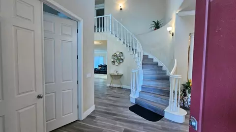 Entry Way - 3703 Brookstone Dr, Turlock, CA 95382 photo 2 of 6