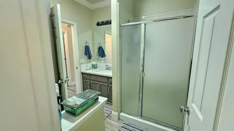 Bath - 3703 Brookstone Dr, Turlock, CA 95382 photo 2 of 5