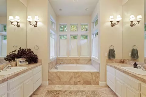 Bath - 8336 Park Pl, Tracy, CA 95304 photo 1 of 6