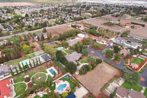 View/Area - 8336 Park Pl, Tracy, CA 95304 photo 13 of 20