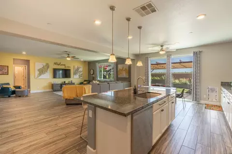 1016 Lavender St, Manteca, CA 95337 photo 11