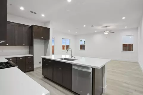 2214 Paramount Ln, Manteca, CA 95337 photo 5