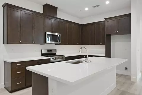 2214 Paramount Ln, Manteca, CA 95337 photo 3