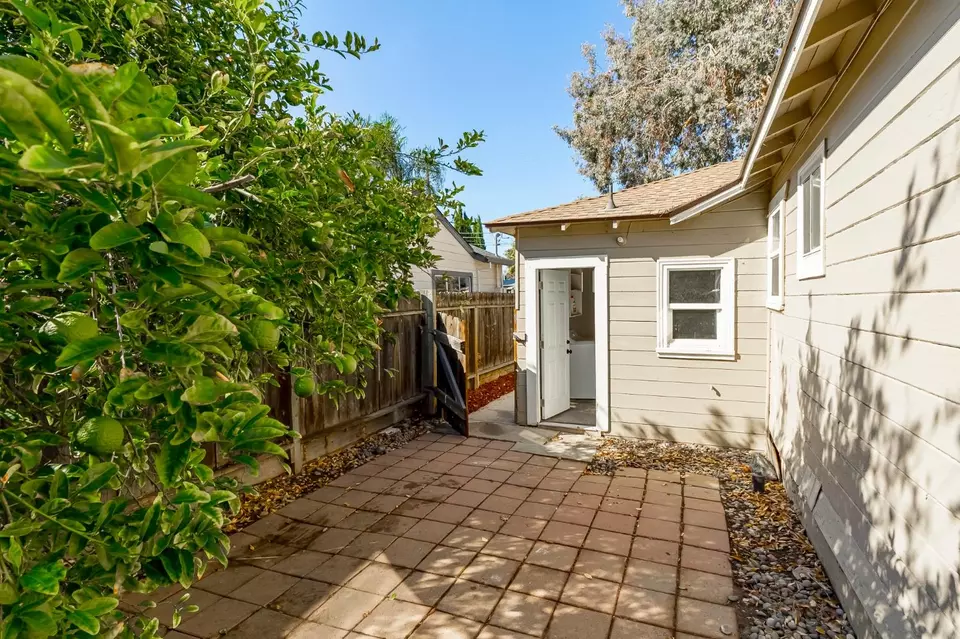 Exterior - 1930 Wall St, Tracy, CA 95376 photo 5 of 7